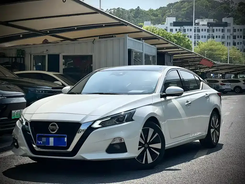 Nissan Teana — фото 1