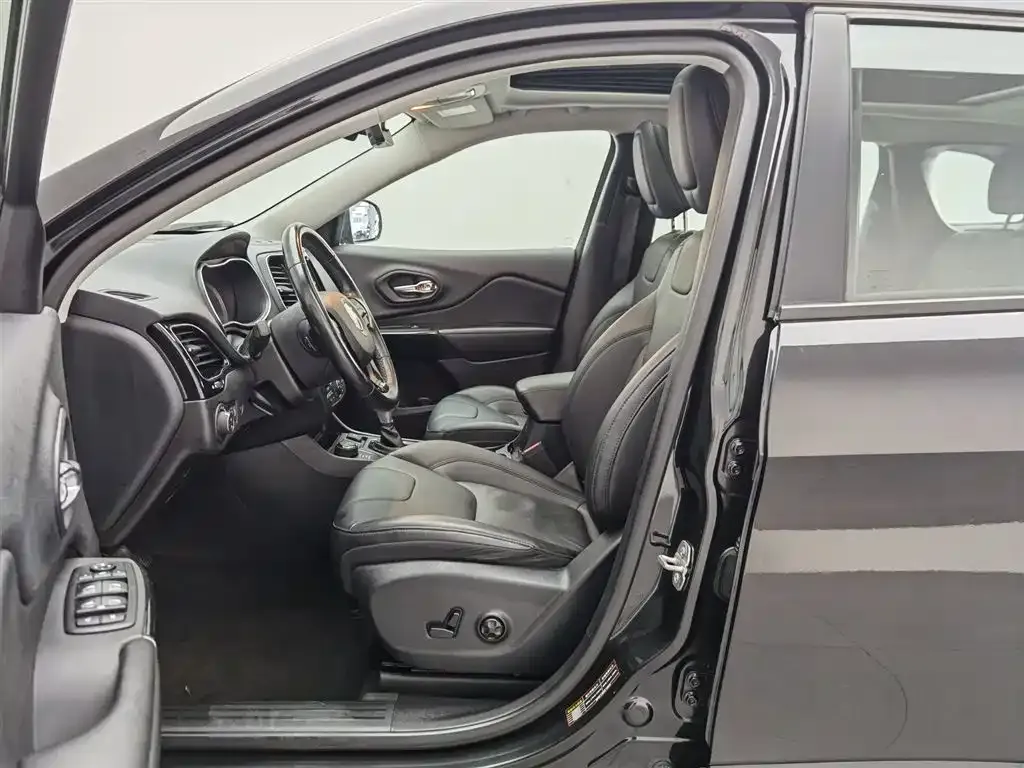 Jeep Cherokee 2021 из CN, фото 10