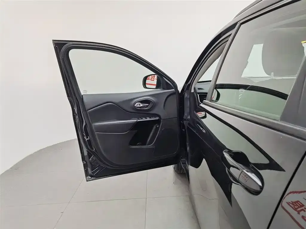 Jeep Cherokee 2021 из CN, фото 2