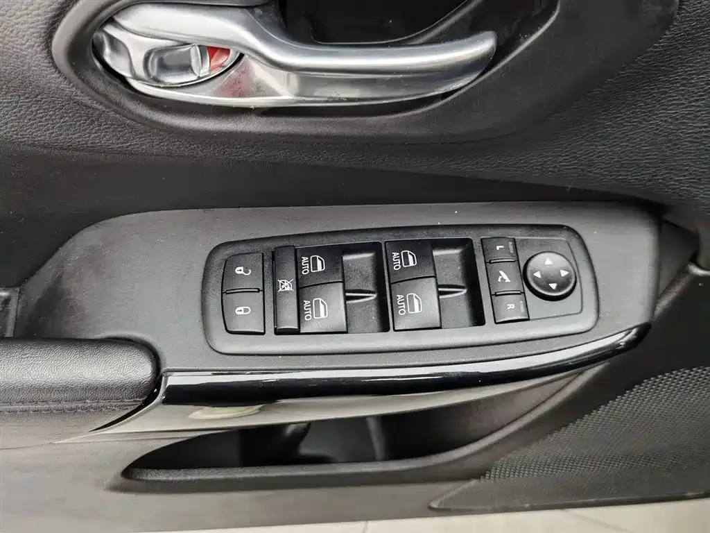 Jeep Cherokee 2021 из CN, фото 9