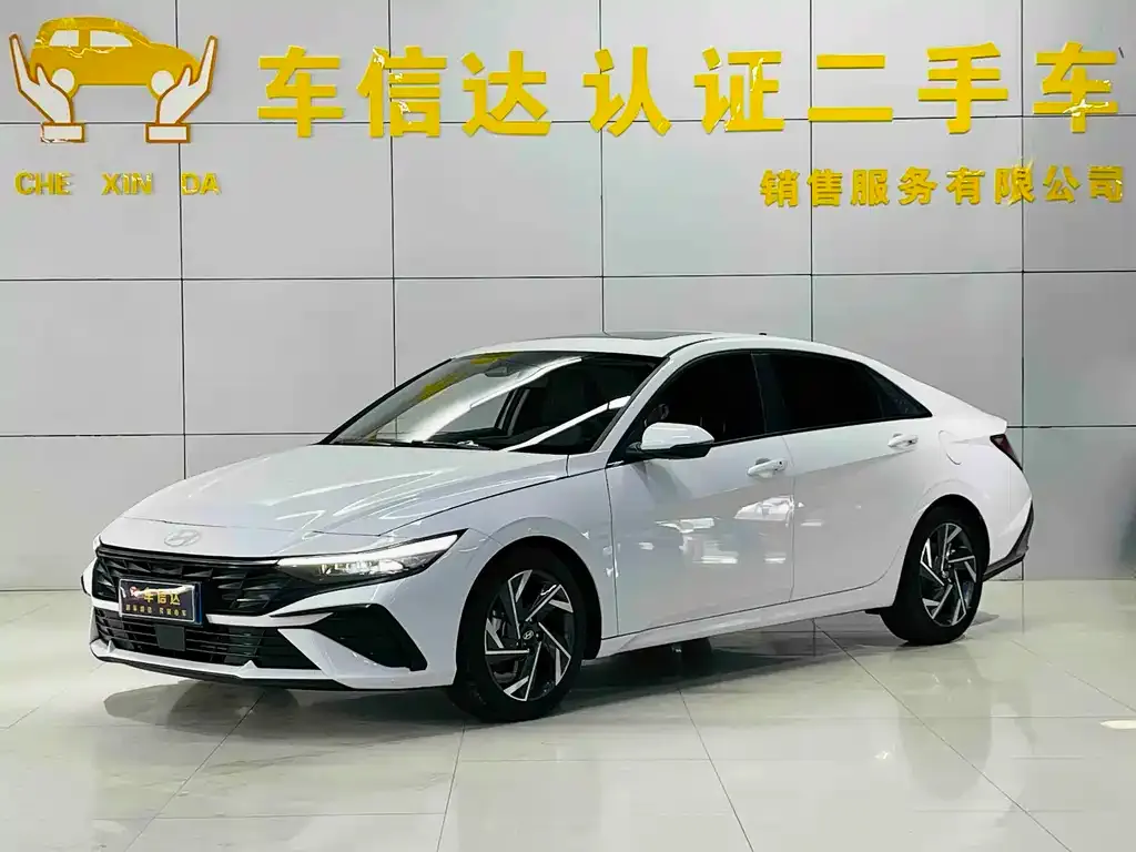 Hyundai Elantra — фото 1