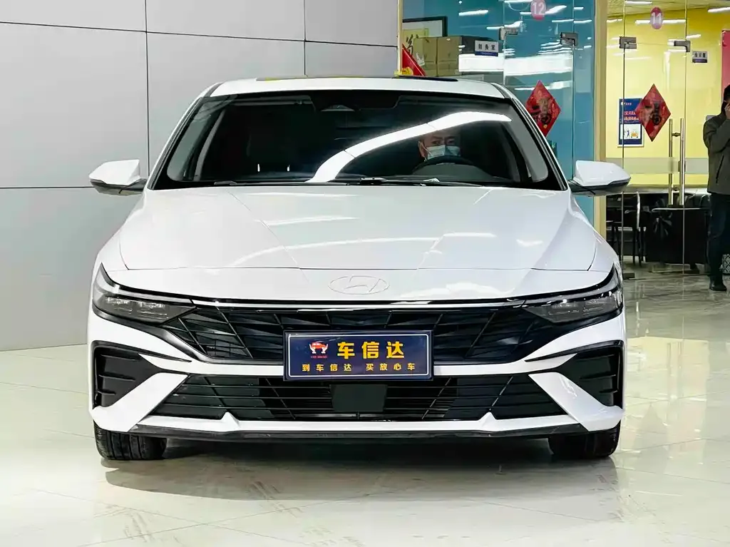 Hyundai Elantra — фото 5
