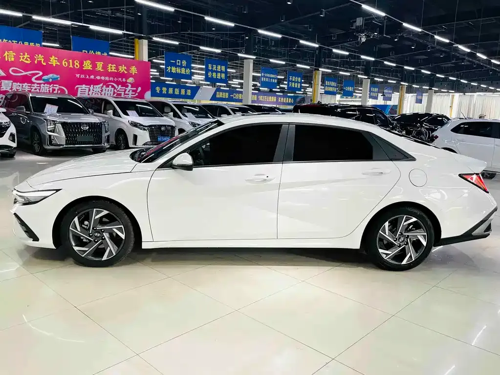 Hyundai Elantra — фото 10