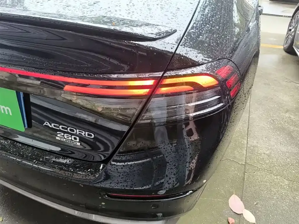 Honda Accord — фото 10