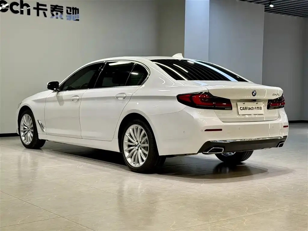BMW 5 Series — фото 9