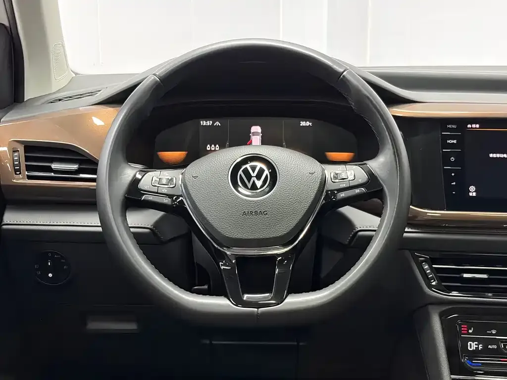 Volkswagen Tharu — фото 3