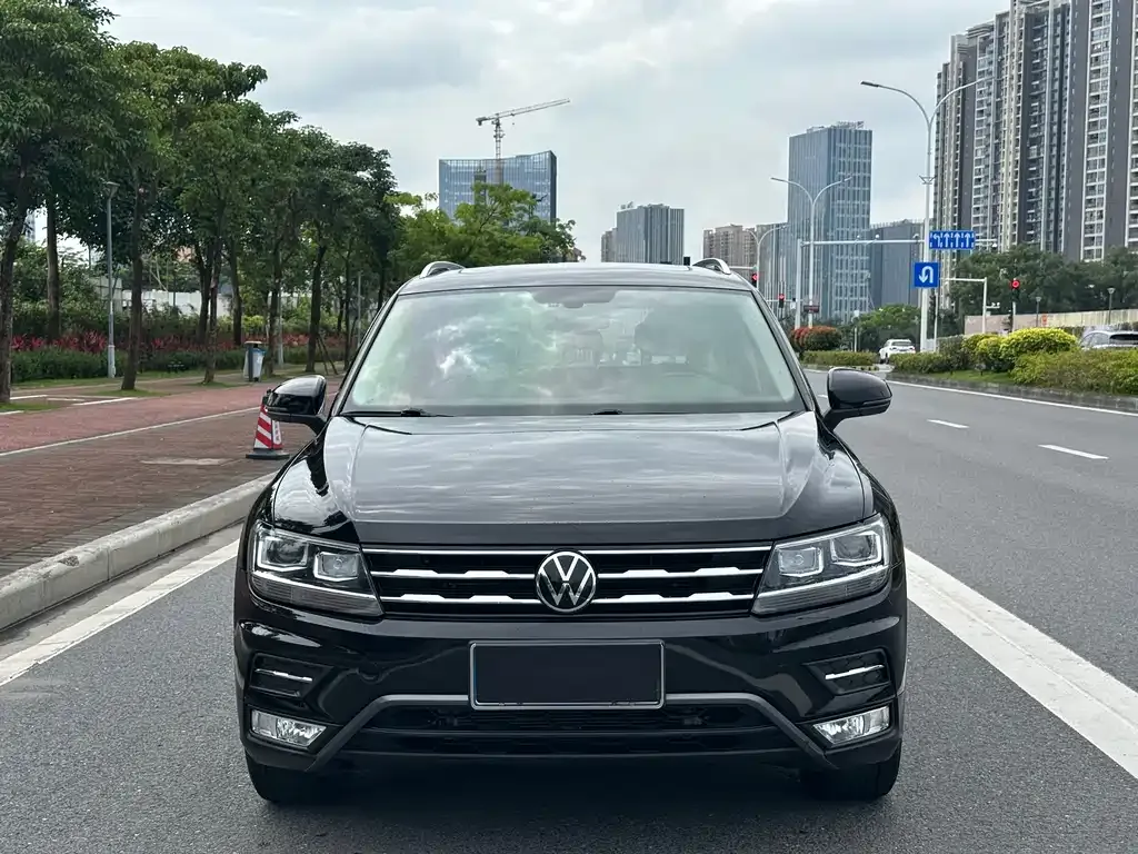 Volkswagen Tiguan L — фото 2