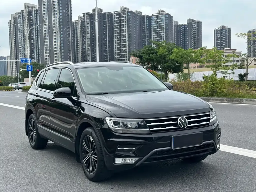 Volkswagen Tiguan L — фото 9