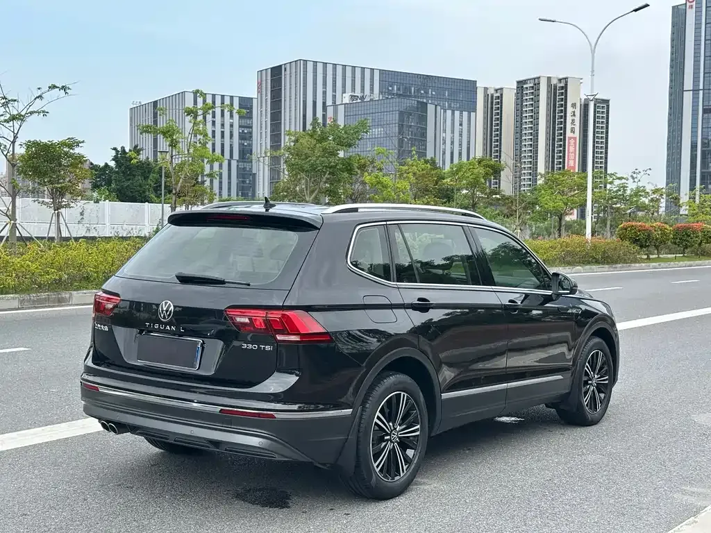 Volkswagen Tiguan L — фото 6