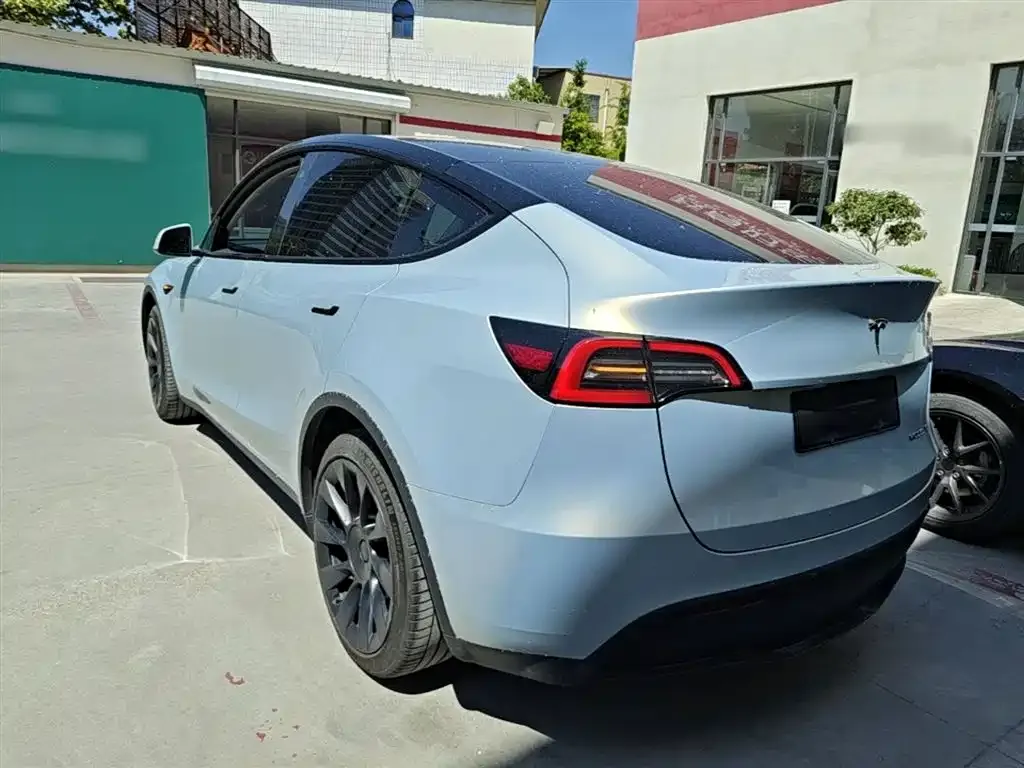 Tesla Model Y — фото 4