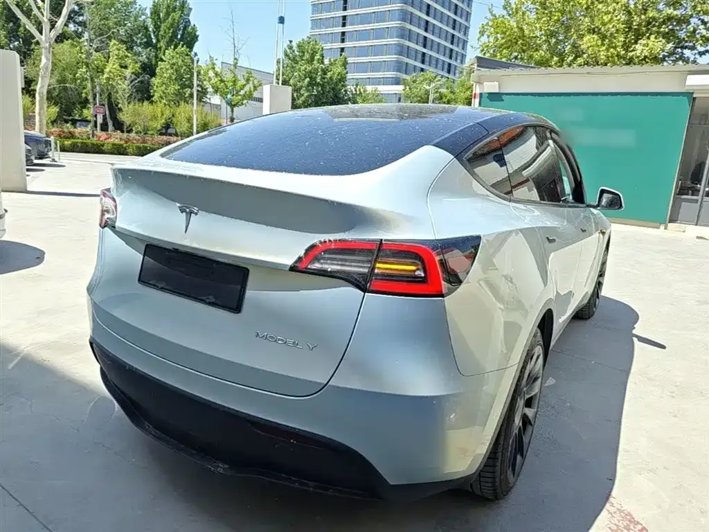 Tesla Model Y — фото 8