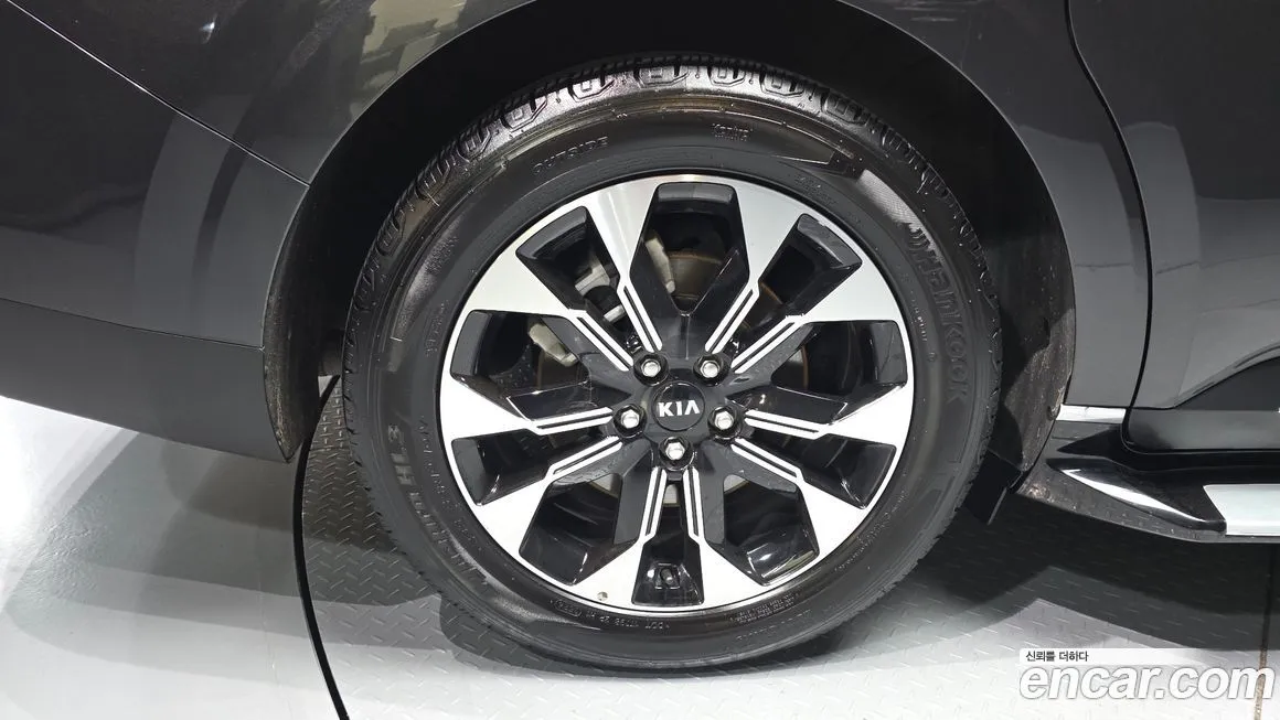 Kia Carnival — фото 10