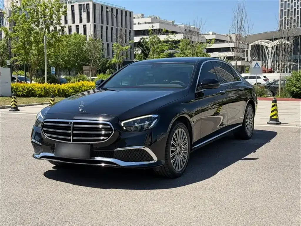 Mercedes-Benz E-Class — фото 1