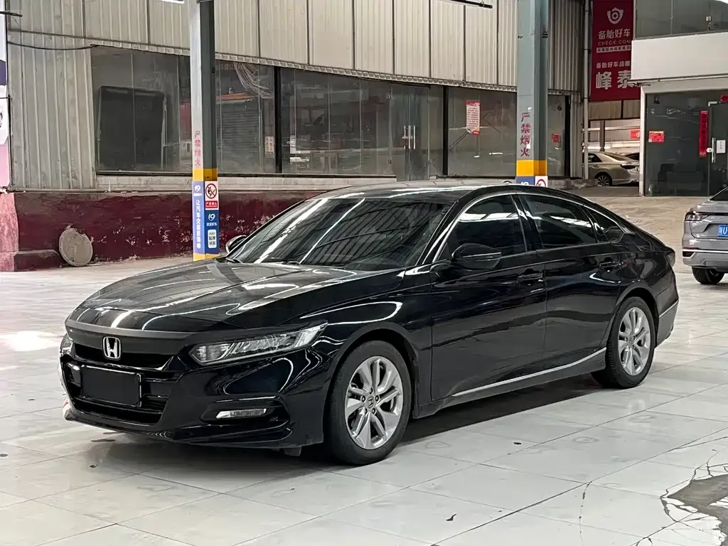 Honda Accord — фото 1