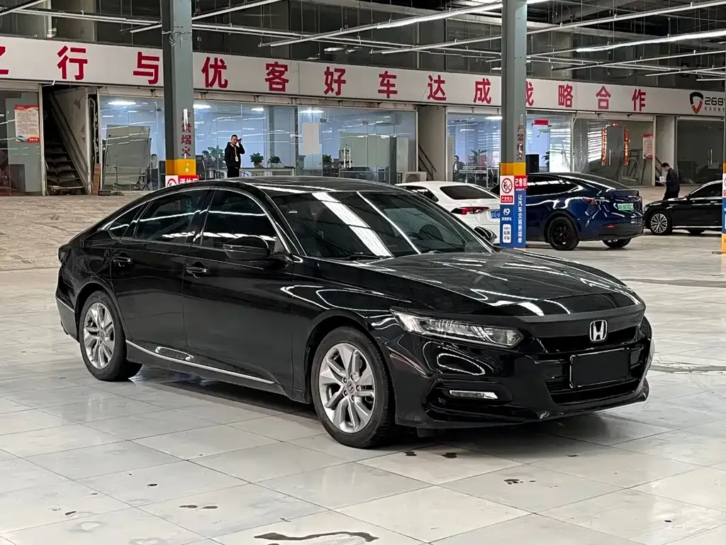 Honda Accord — фото 10