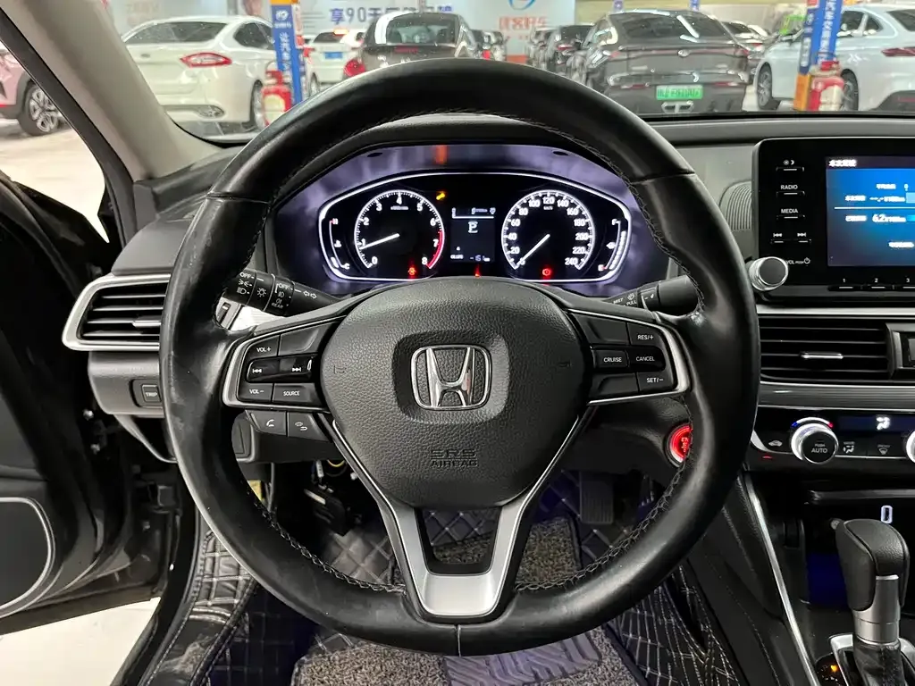 Honda Accord — фото 8