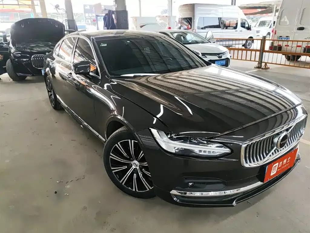 Volvo S90 — фото 1