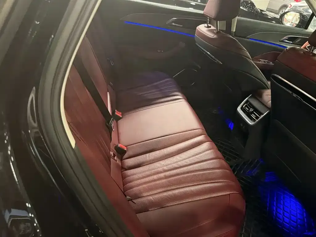 Hongqi H5 — фото 2