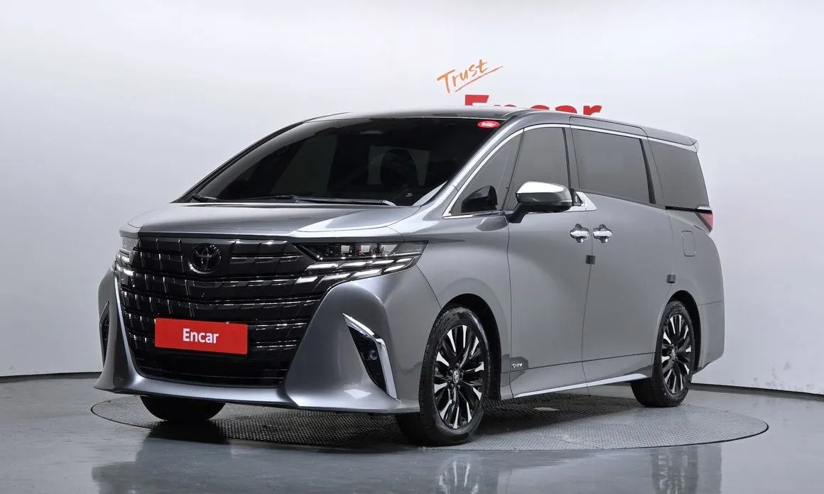 Toyota Alphard — фото 1
