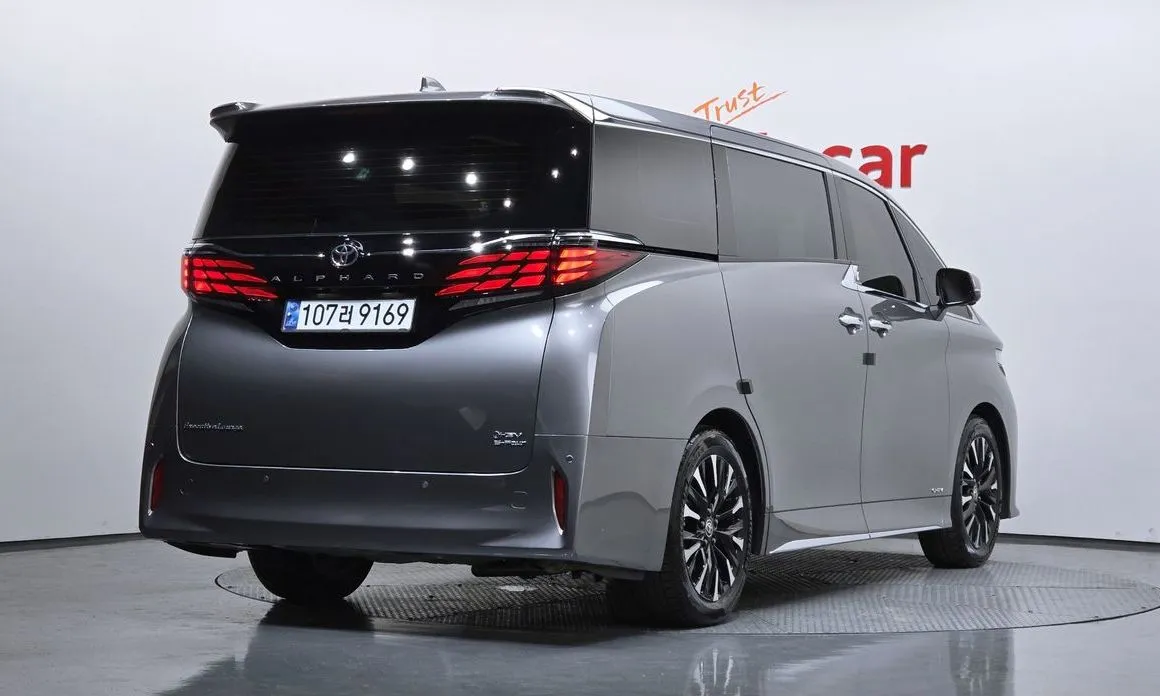 Toyota Alphard — фото 4
