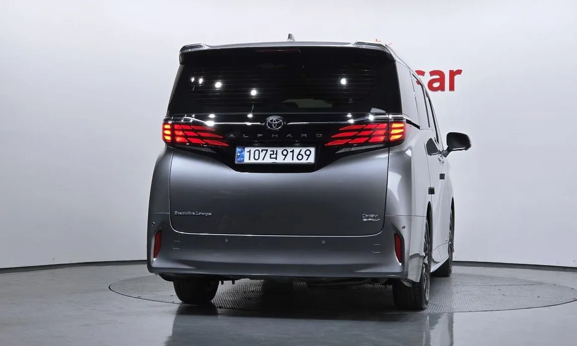 Toyota Alphard — фото 9