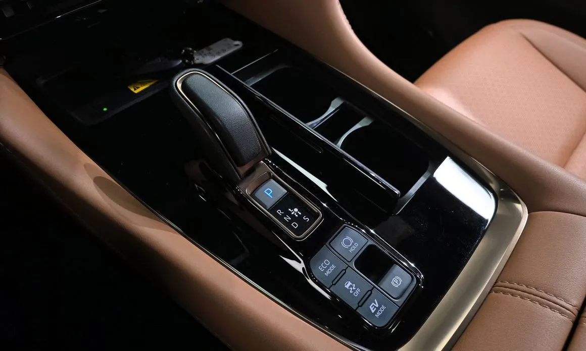 Toyota Alphard — фото 7