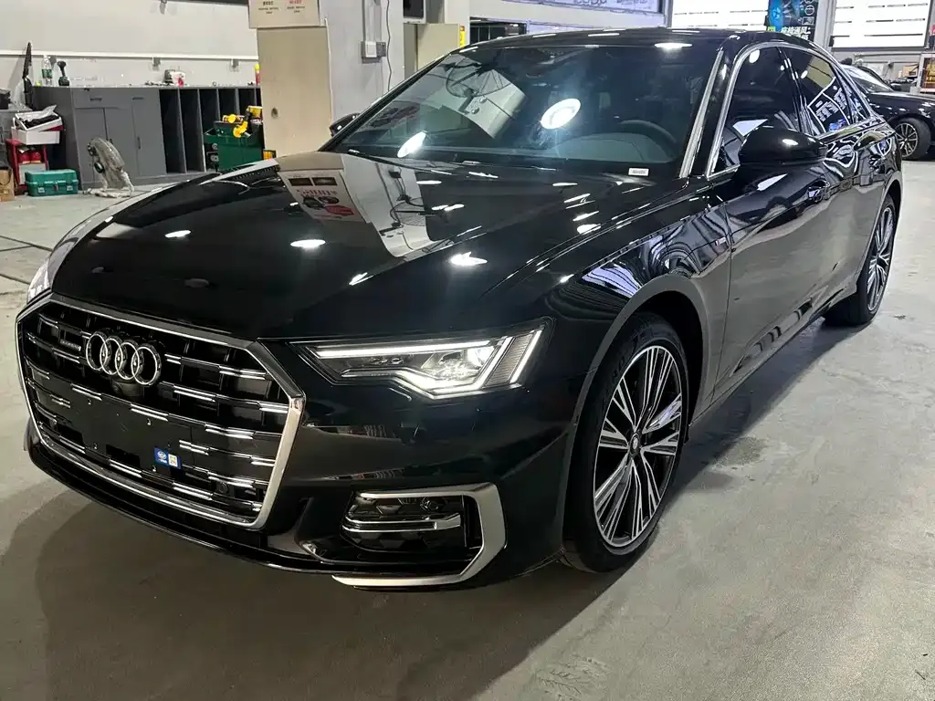 Audi A6L — фото 1