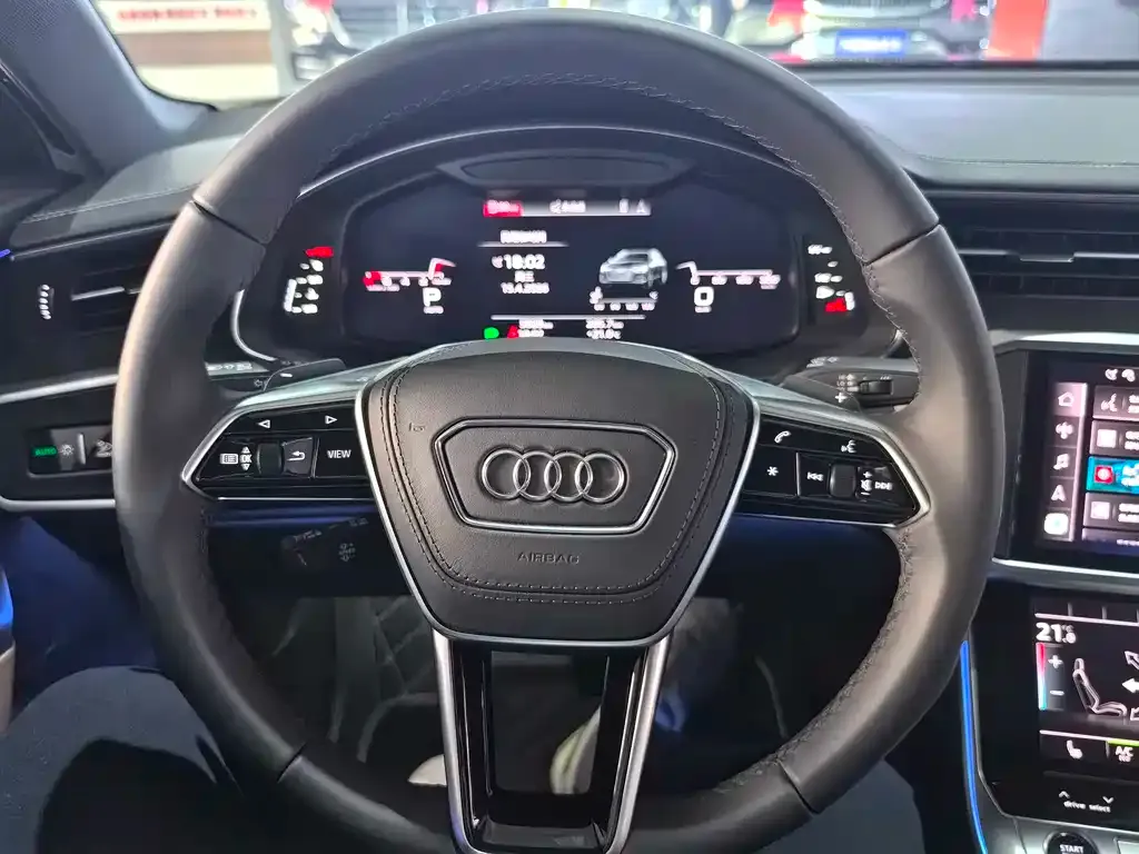 Audi A6L — фото 10