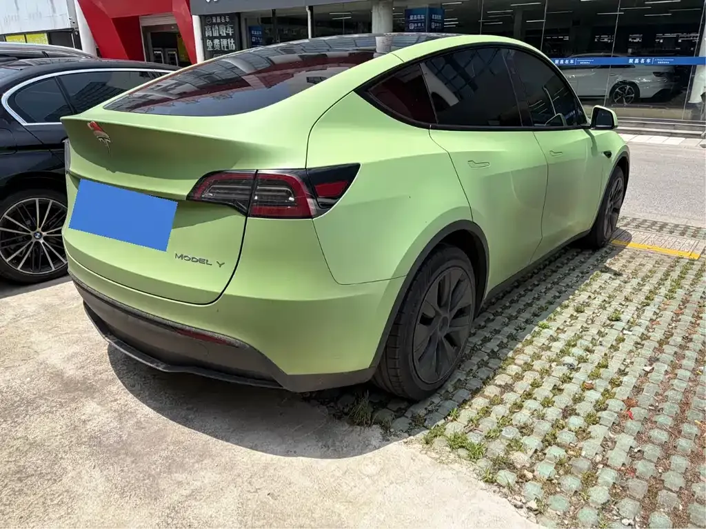 Tesla Model Y — фото 6