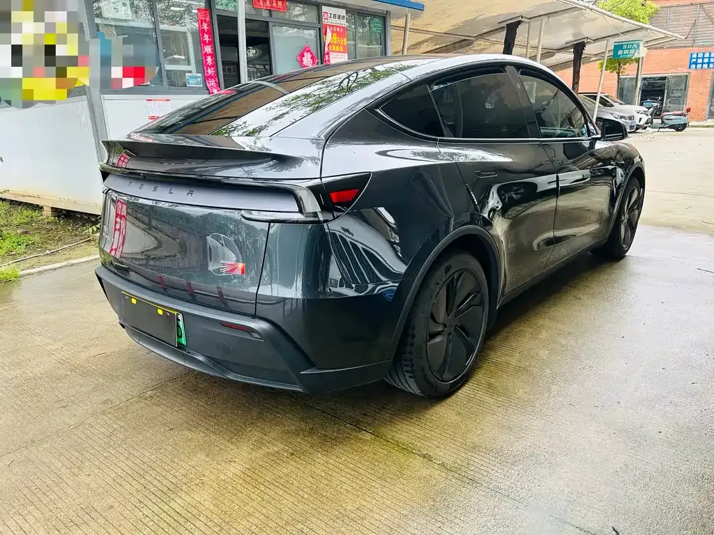 Tesla Model Y — фото 8