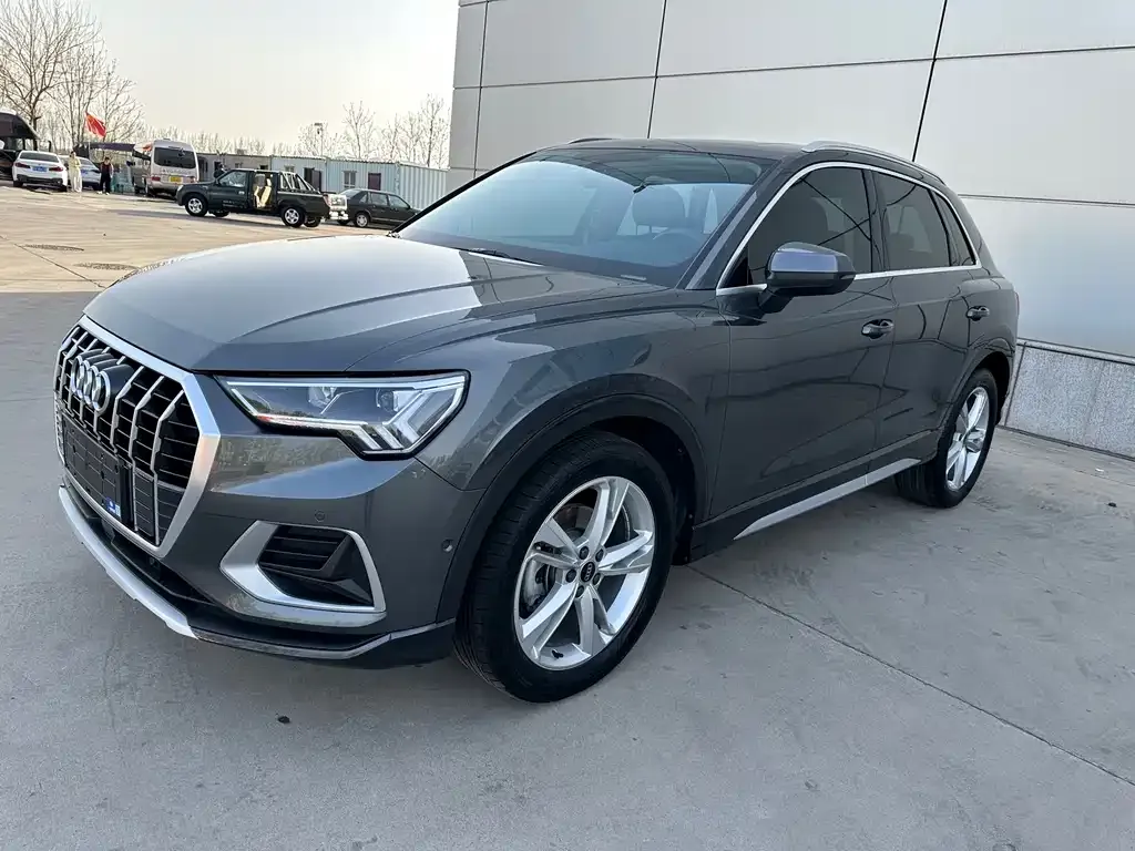 Audi Q3 — фото 1