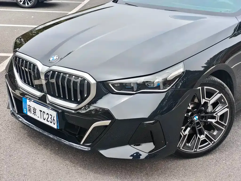BMW 5 Series — фото 5