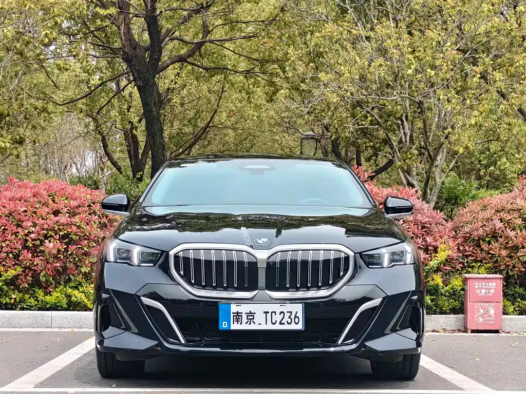 BMW 5 Series — фото 10