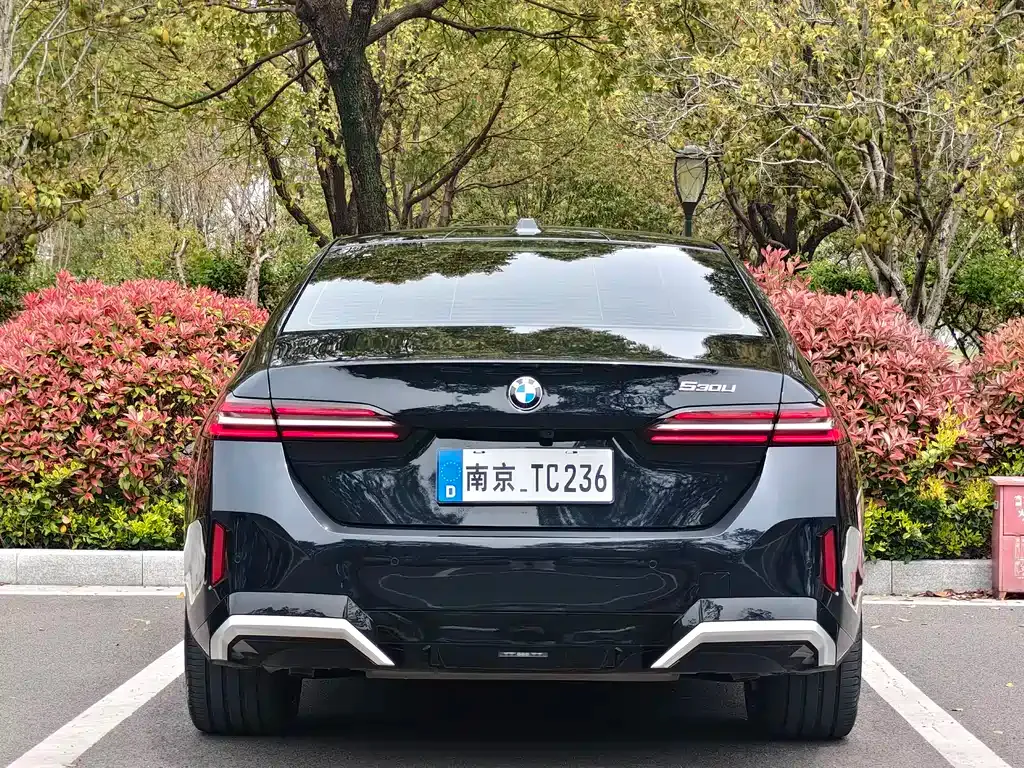BMW 5 Series — фото 2