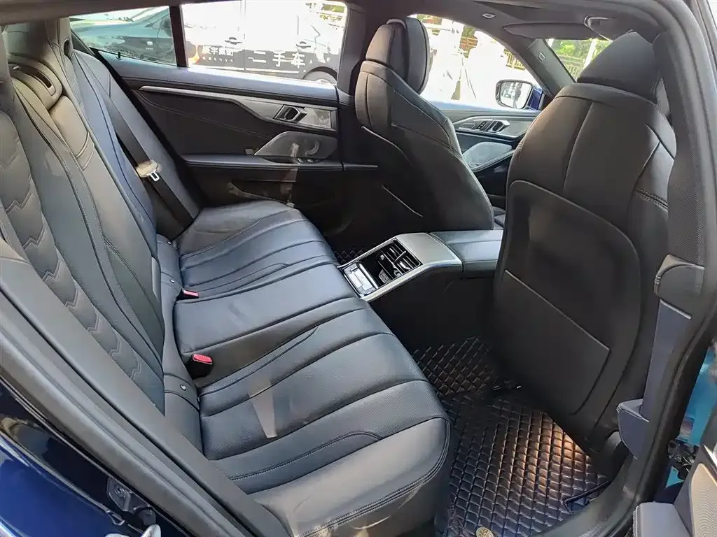 BMW 8 Series 2023 из CN, фото 2