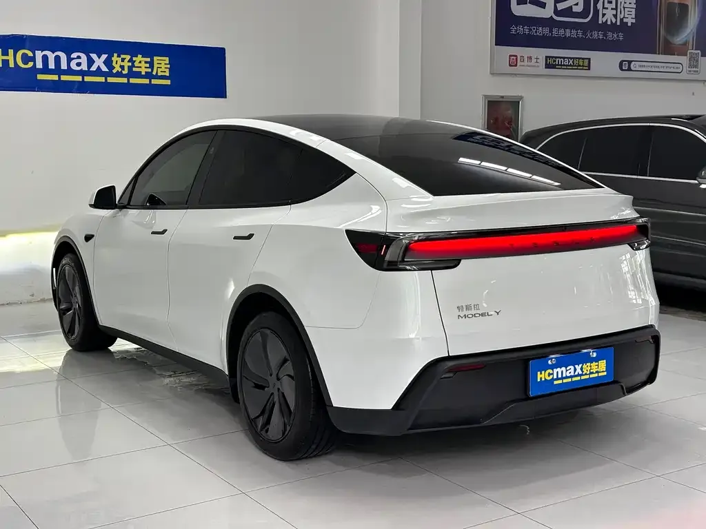 Tesla Model Y — фото 6