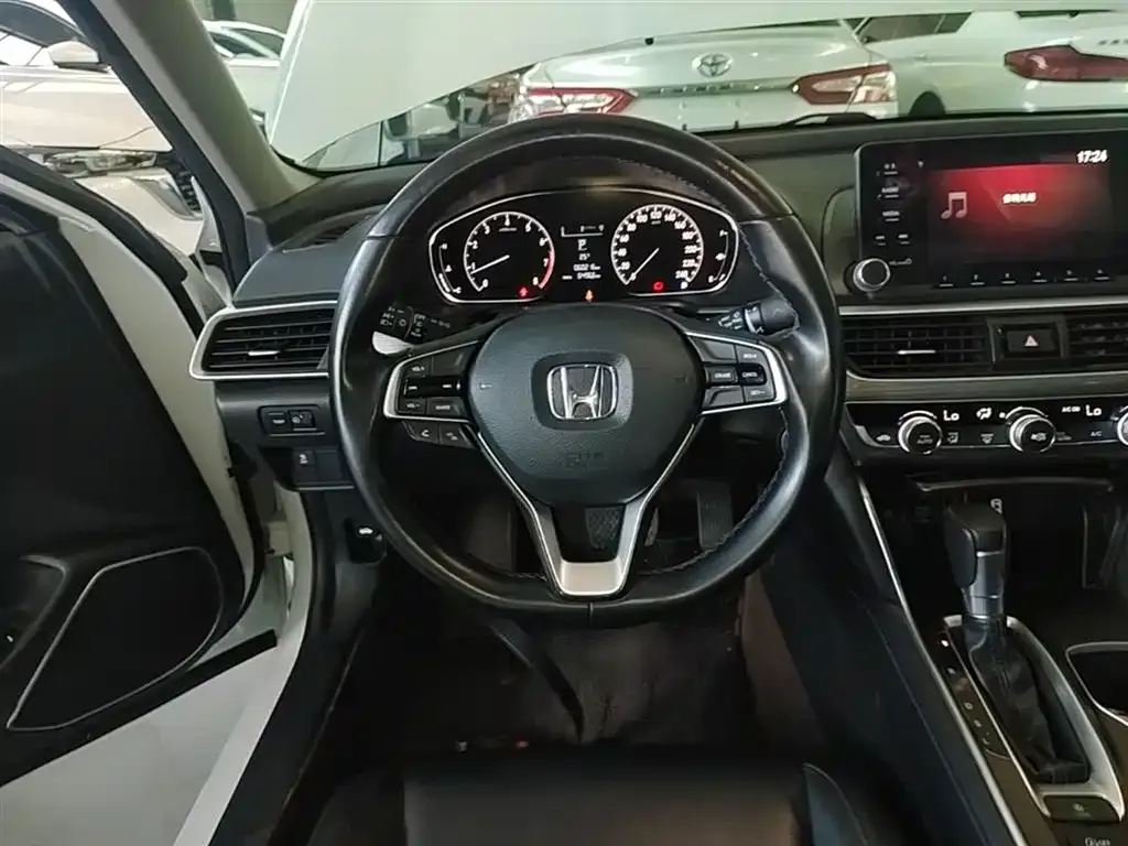 Honda Accord — фото 7