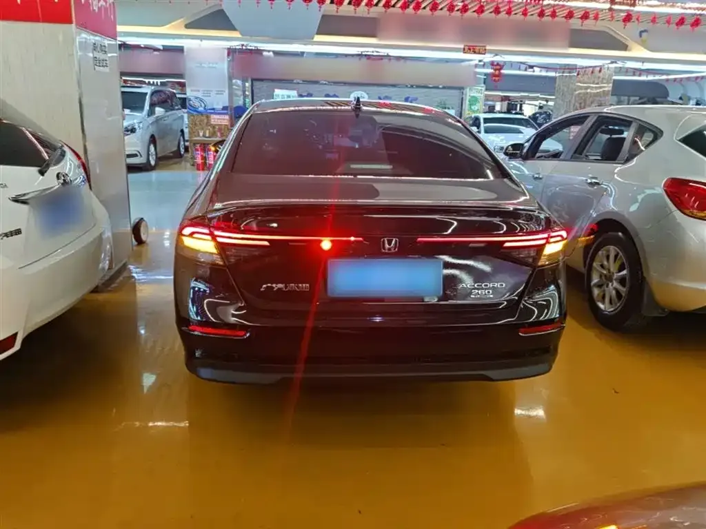 Honda Accord — фото 10