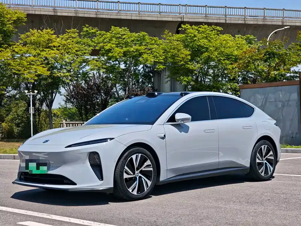 NIO ET5