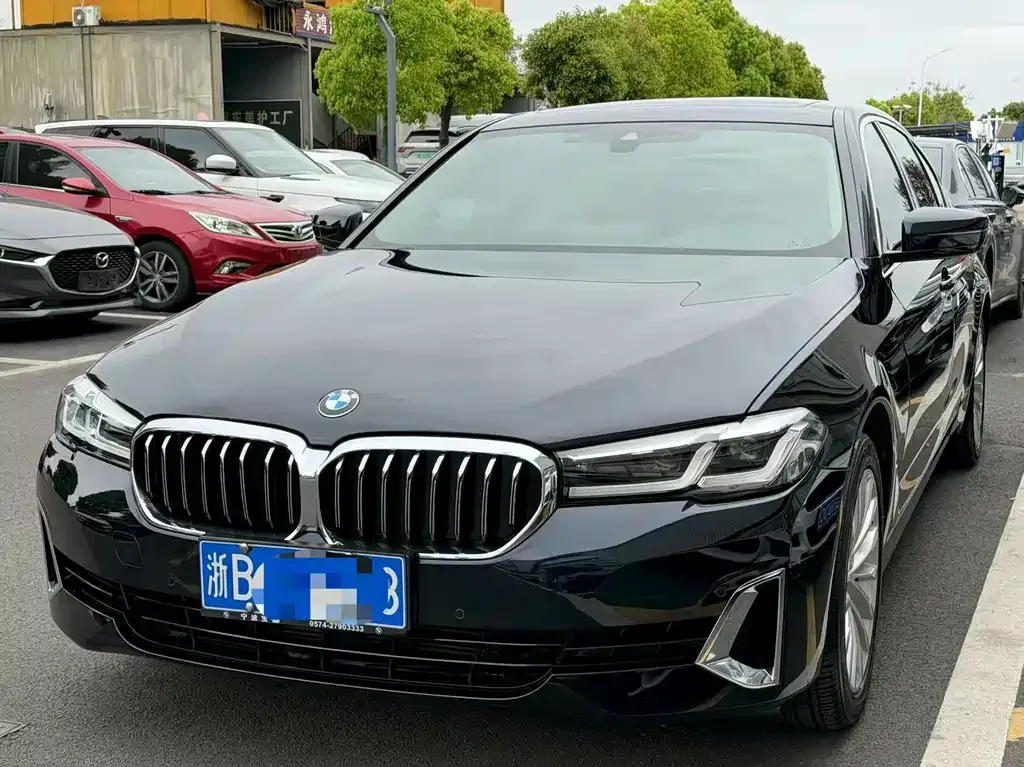 BMW 5 Series — фото 1