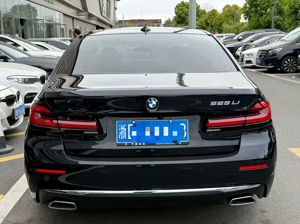 BMW 5 Series — фото 4