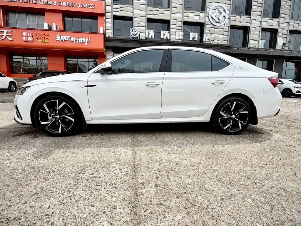 Skoda Octavia 2022 из CN, фото 9