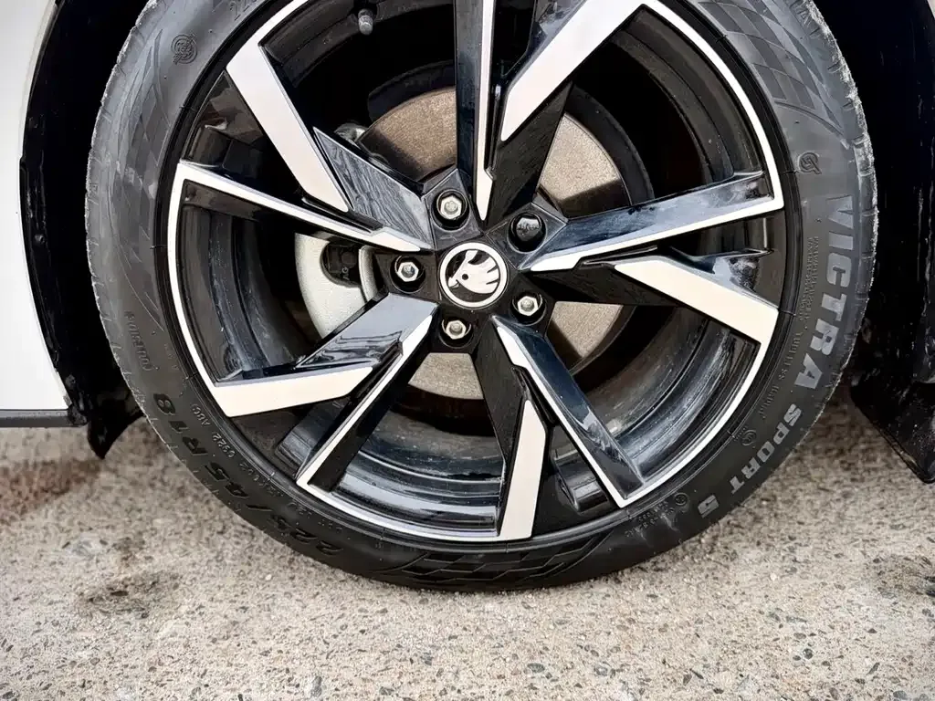 Skoda Octavia 2022 из CN, фото 8