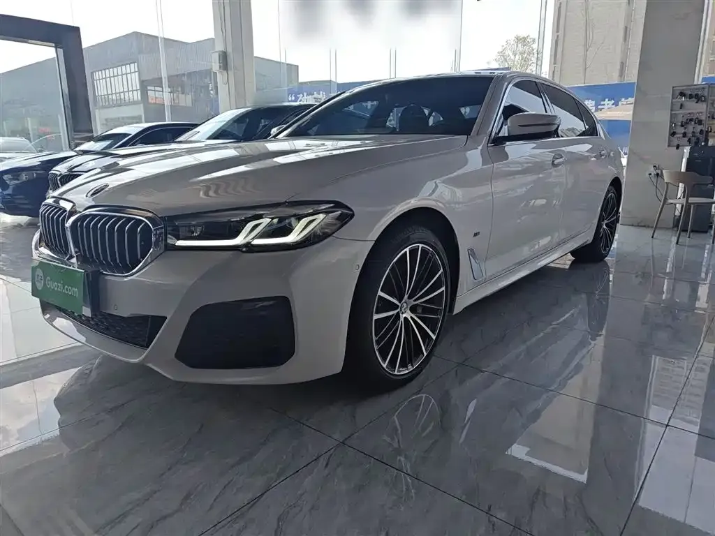BMW 5 Series — фото 1