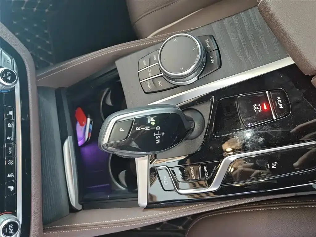 BMW 5 Series — фото 10