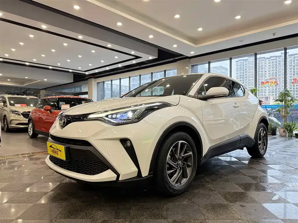 Toyota C-HR — фото 1