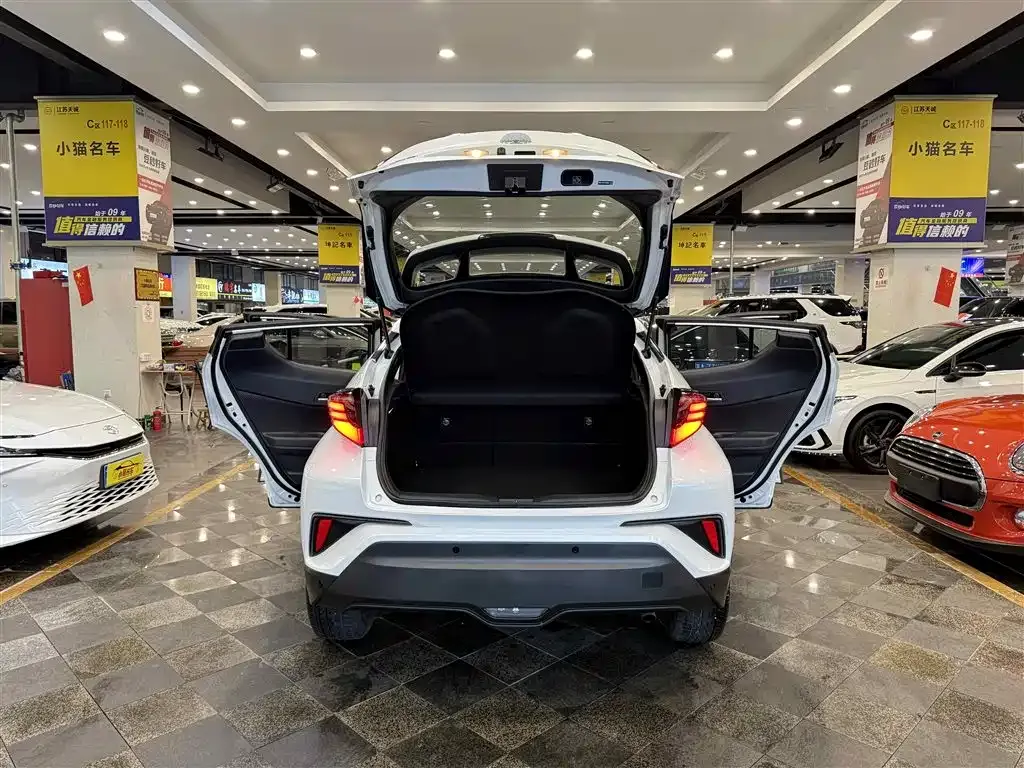 Toyota C-HR — фото 10