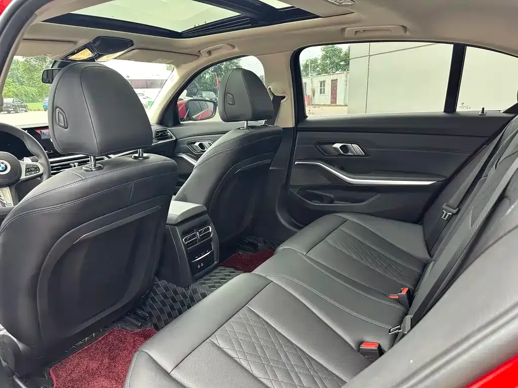 BMW 3 Series 2023 из CN, фото 7