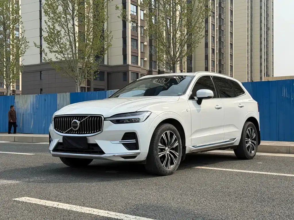 Volvo XC60 — фото 1