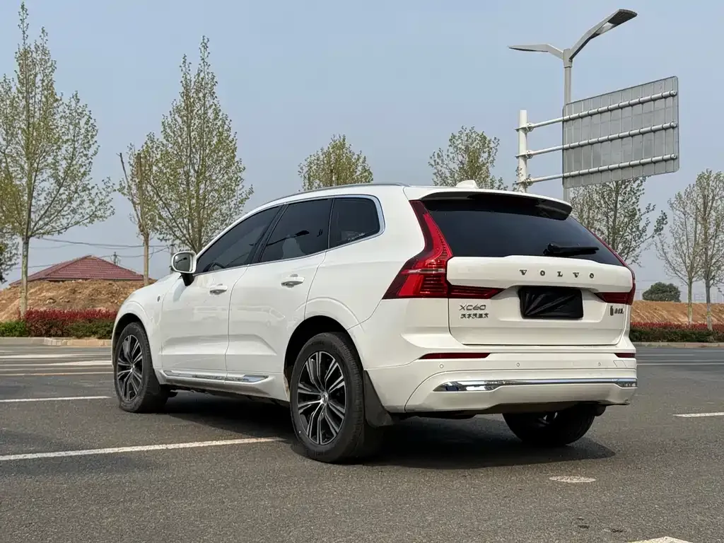 Volvo XC60 — фото 7
